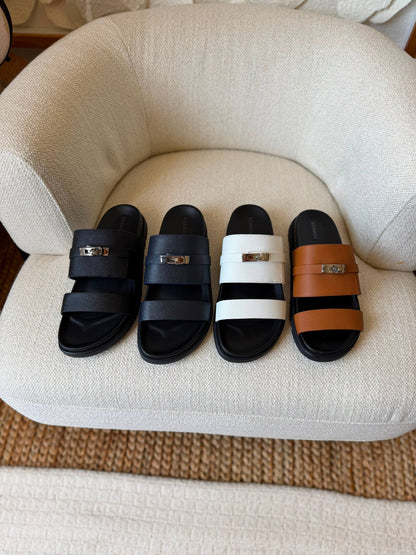 HERMES SLIPPERS
*AAA QUALITY*
*size: 40 to 47*
450 dhs✅

Zain185
♥️♥️♥️