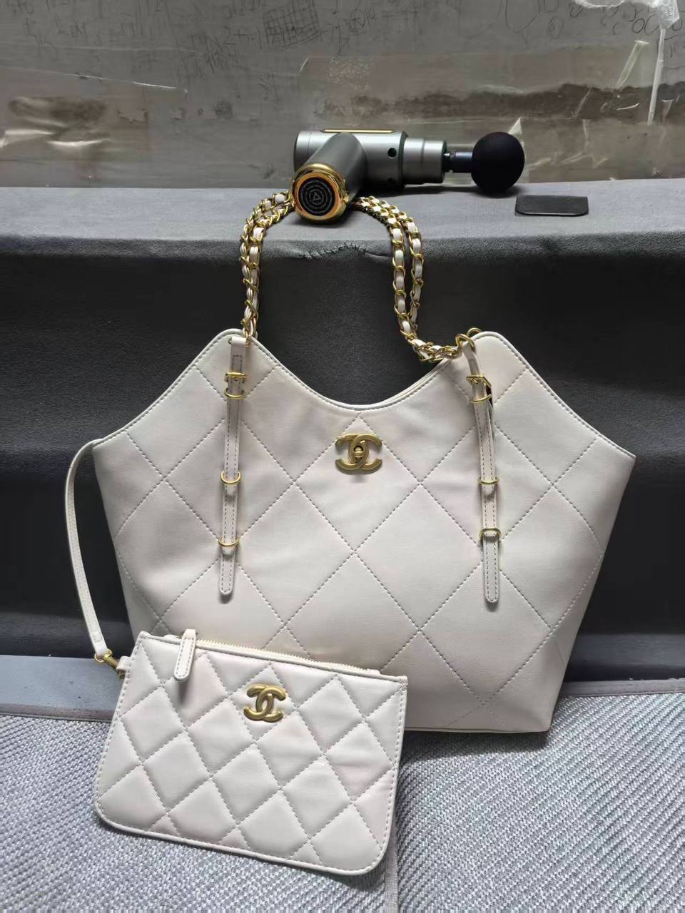 Chanel 
110 dhs💓
Good quality 

Zain253
♥️♥️♥️