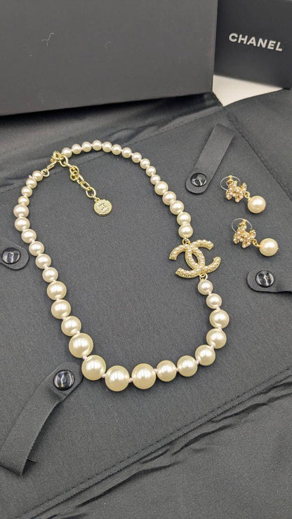 CHANEL
*Master Quality* 
*Necklace & Earrings*
180 dhs💓 with Normal Box 🎁
230 dhs💓 with Good Box 🎁
250 dhs💓 with Master Box 🎁

Zain210
♥️♥️♥️
