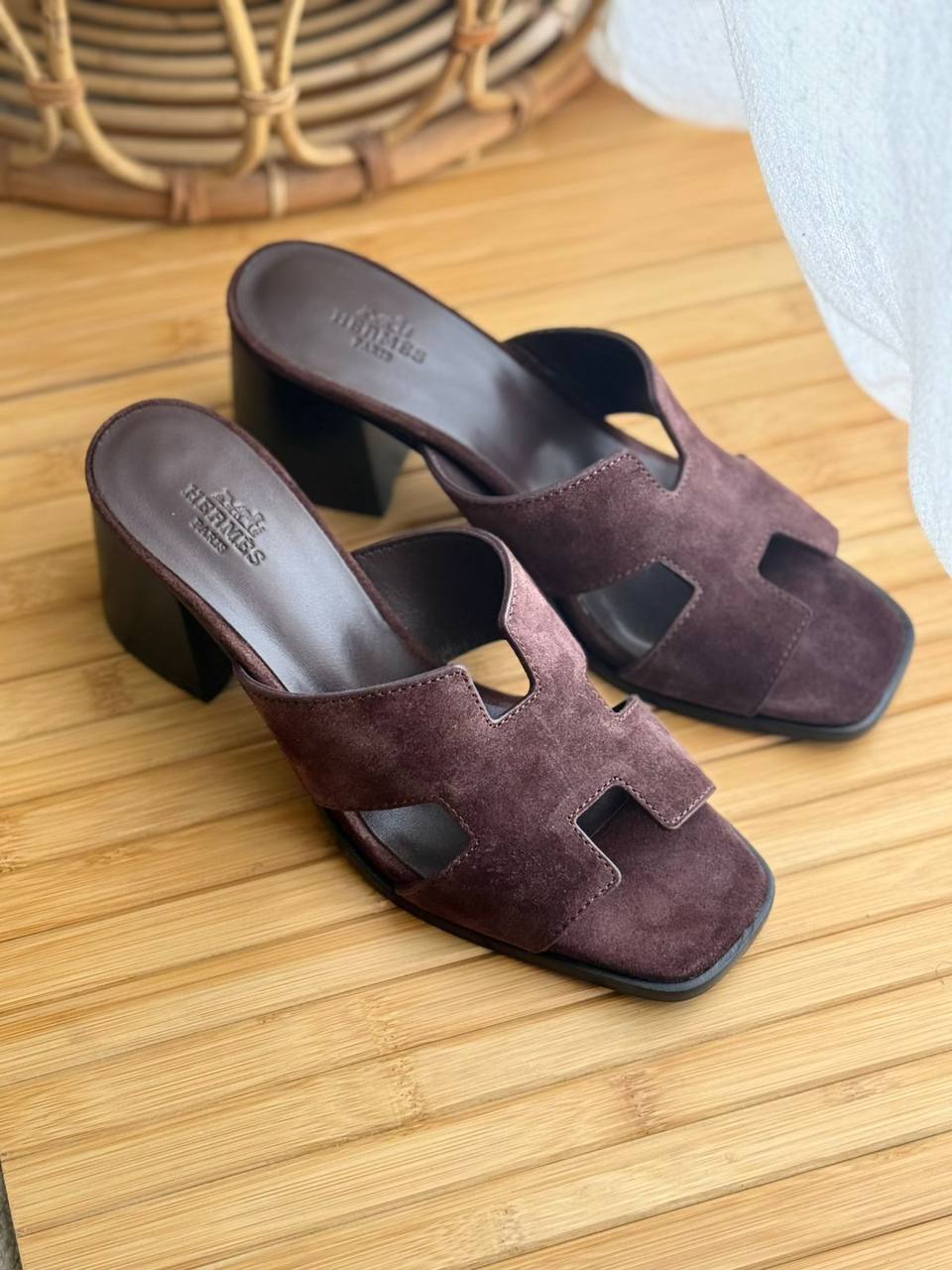 Hermes
AA quality
𝗦𝗶𝘇𝗲 𝟯𝟲 𝘁𝗼 𝟰𝟮 
450 dhs✅

Zain302
♥️♥️♥️