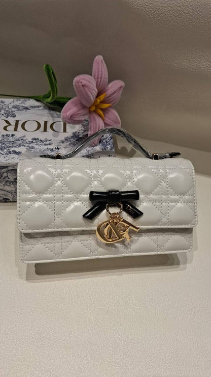 DIOR 
22cm 

box
🎁🎁🎁

120 dhs✅

Zain44
♥️♥️♥️