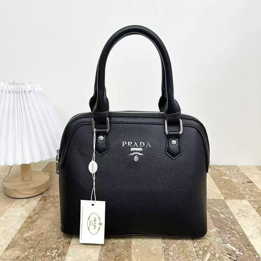 Prada
70 dhs🪙🌨️

Zain22
♥️♥️♥️