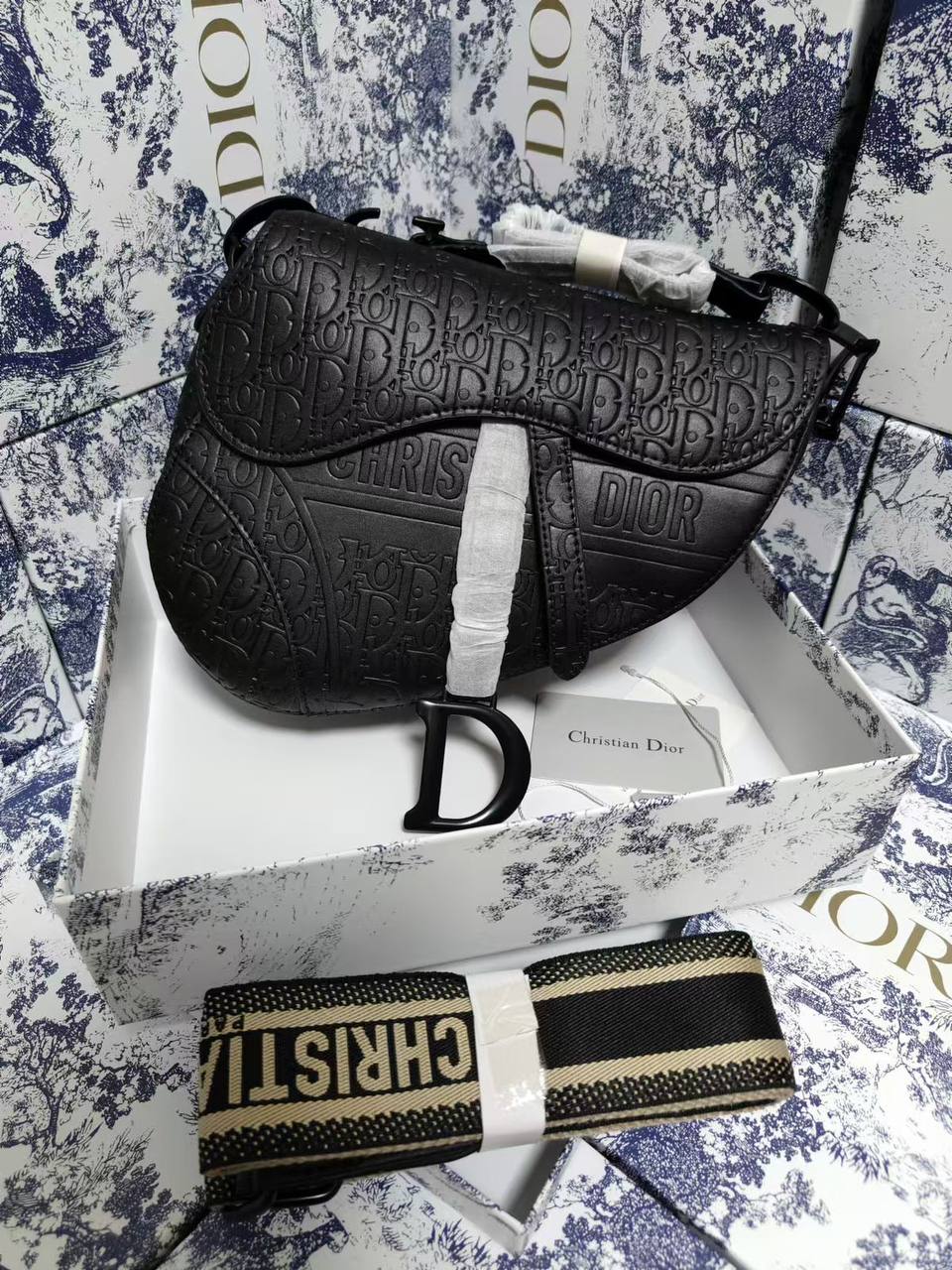 Dior 

with box
🎁🎁🎁

115 dhs🪙🌨️

Zain177
♥️♥️♥️