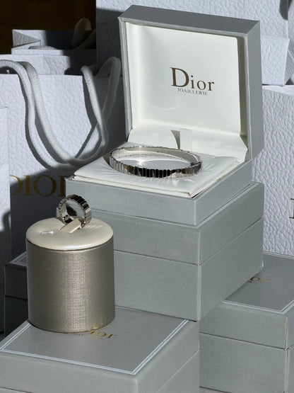 Dior
 New Collection 😍
Quality: Super Master 
Non -Tarnish color
* ⁠Earring 
* ⁠Bracelet
For Price 👇 WTSP Text Zain 0568585901

Zain268
♥️♥️♥️