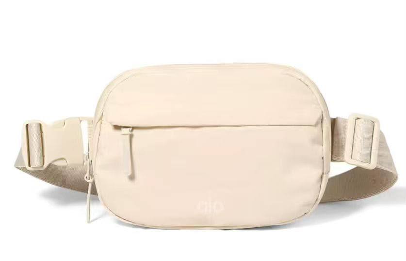 ALO
UNISEX MINI NYLON BELT BAG
GOOD QUALITY
40 dhs✅

Zain40
♥️♥️♥️