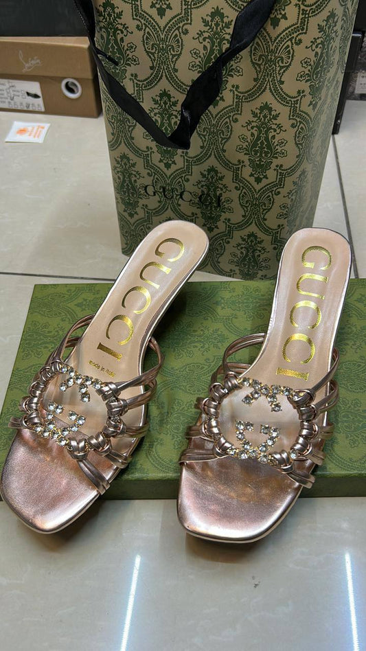 Gucci

Size 36 to 41

120 dhs❣️

Zain146
♥️♥️♥️