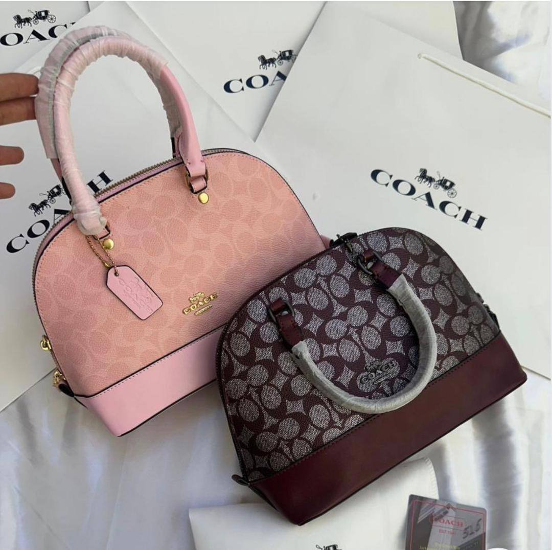 Coach
105 dhs❣️
SIZE：20cm
High-quality 

with box
🎁🎁🎁

Zain35
♥️♥️♥️