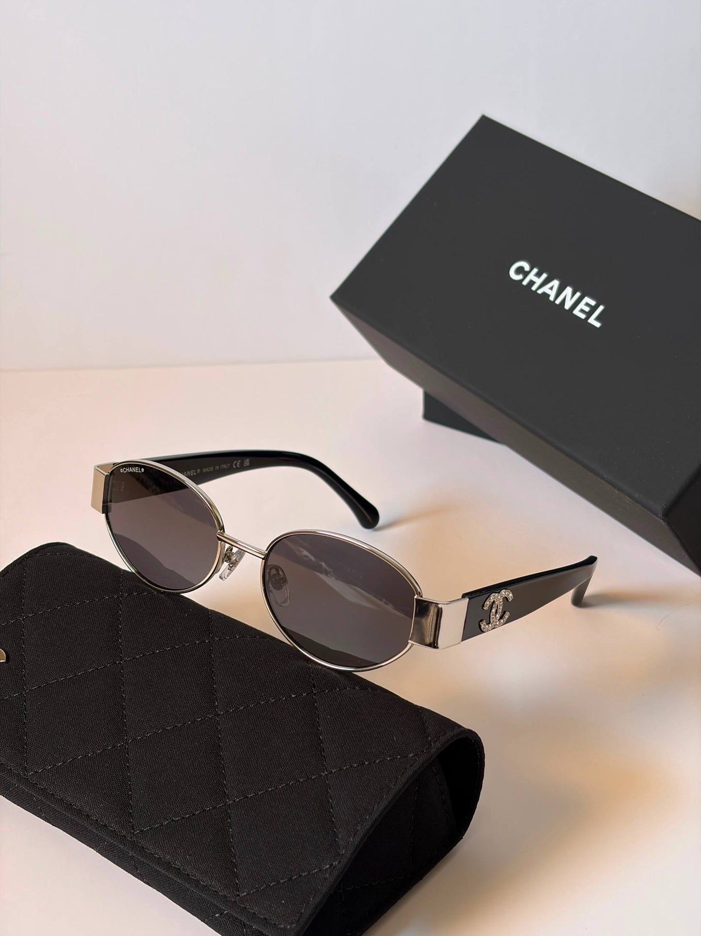 Chanel
“𝑳𝒂𝒅𝒚’𝒔”💃🏻
Super master quality🪡✨
For Price 👇 WhatsApp✅
0568585901 
0507557372
0552275751 Owner Zain 👌

Zain165
♥️♥️♥️