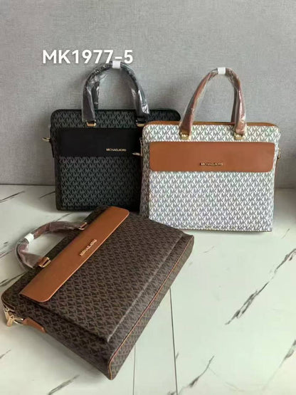 Laptop bags 
good quality 
110 dhs💓

Zain278
♥️♥️♥️