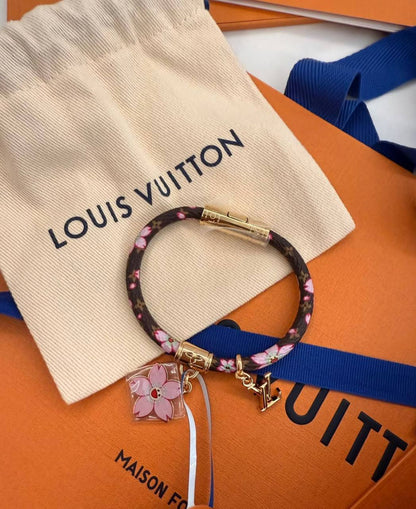 LV Bracelet* 🦋
Master Quality 

*60* AED normal box 📦

Zain48
♥️♥️♥️