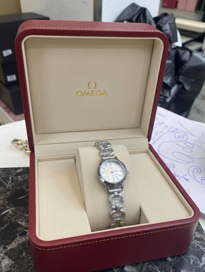 OMEGA 🆕 LADIES 
GOOD QUALITY 💯
60 dhs🪙💚

Zain133
♥️♥️♥️