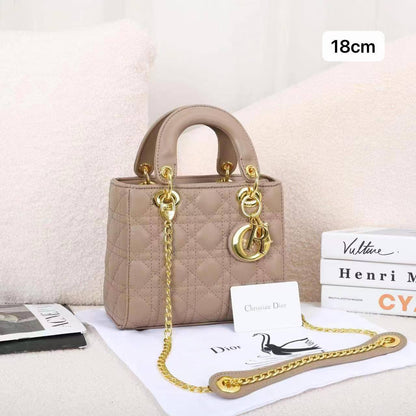 Lady Dior
1⃣️ First quality +🎁
Size : 18 * 14 cm

90 dhs🇦🇪🇦🇪

with box 🎁🎁

Zain115
♥️♥️♥️