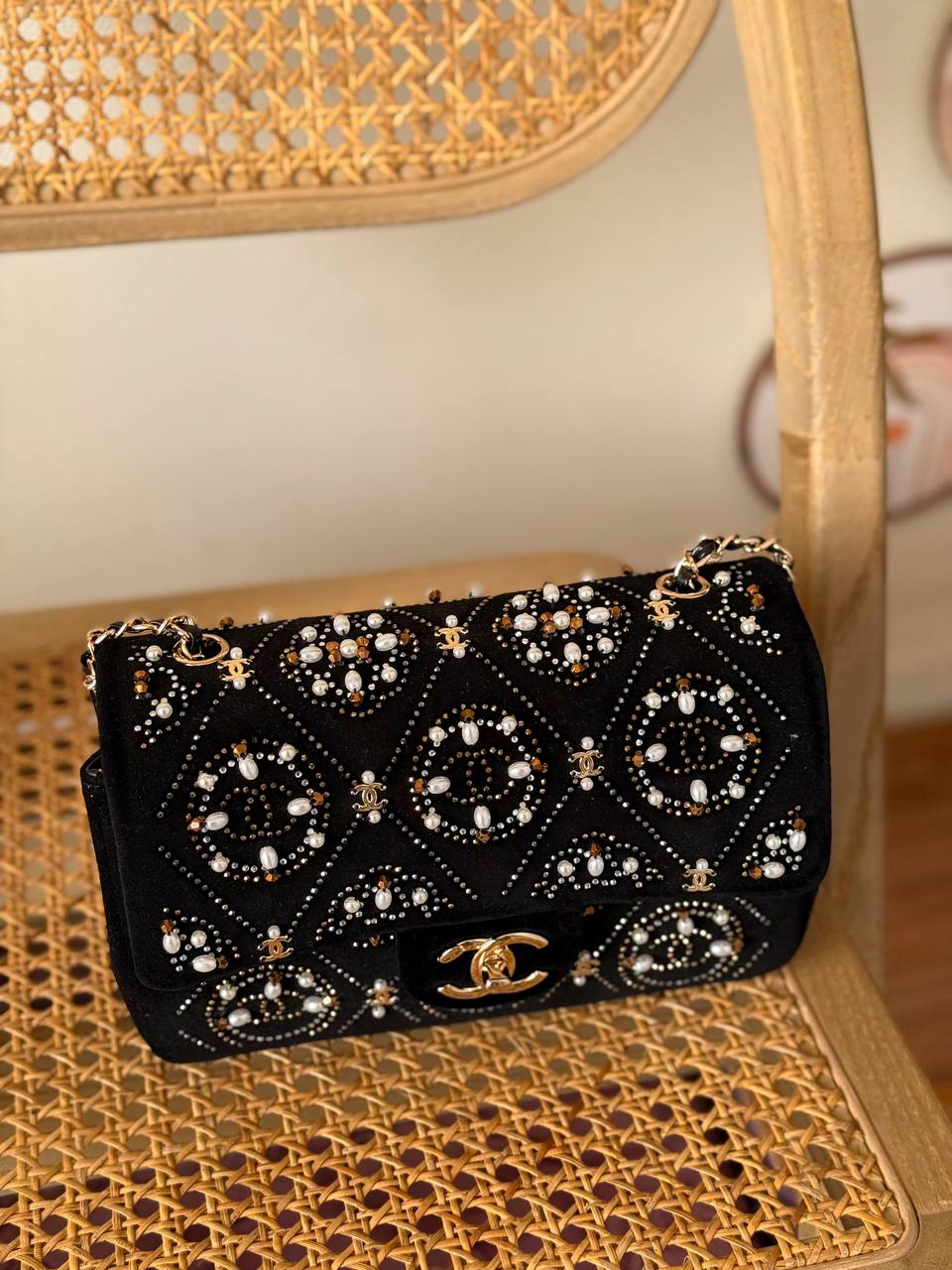 New Collection✨✨✨
CHANEL
20cm 350 dhs🇦🇪🇦🇪
23cm 360 dhs🇦🇪🇦🇪
*MASTER QUIETLY*
With box🎁

Zain167
♥️♥️♥️