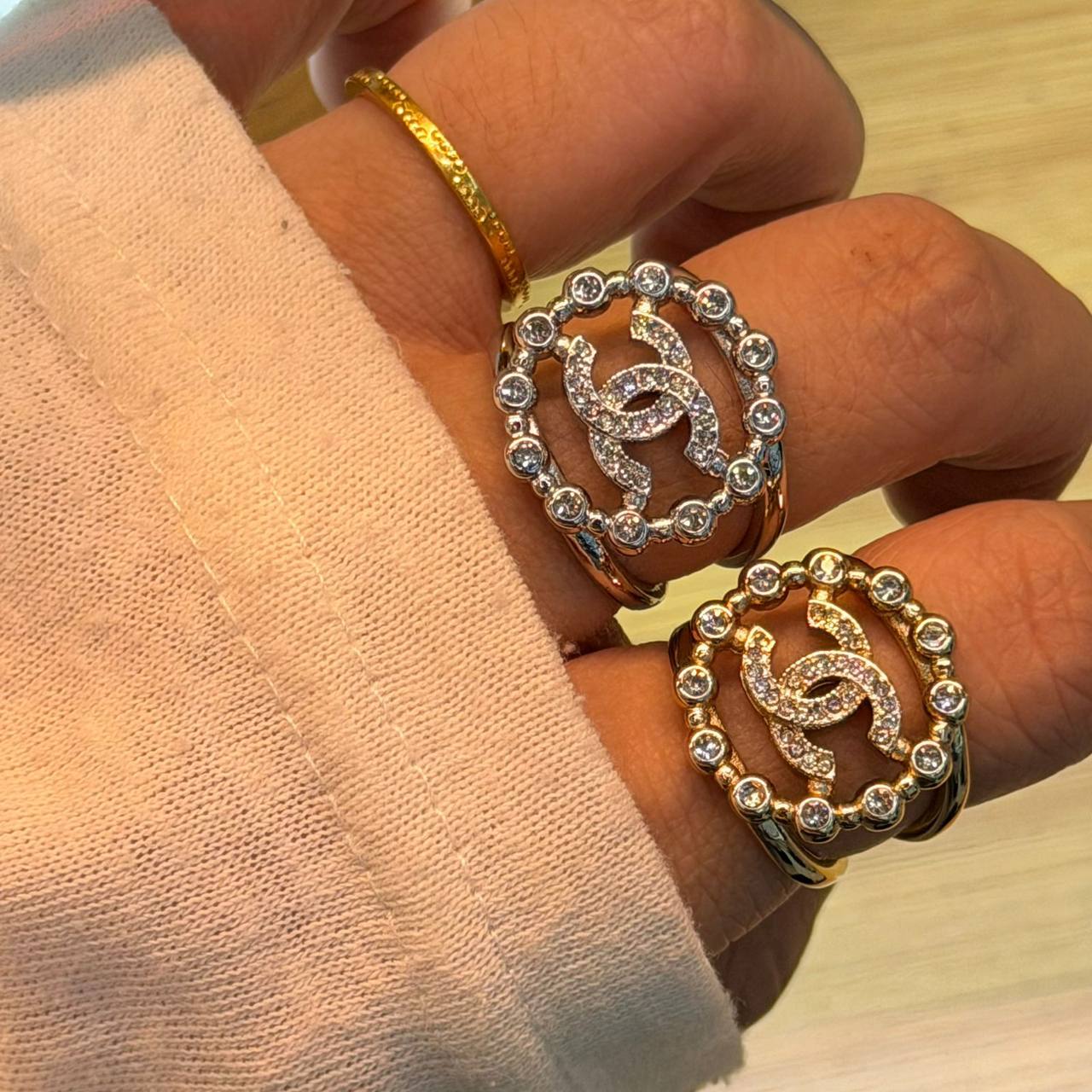 CHANEL ❤️‍🔥*
Ring 💍 
Free size 
Master quality 💯
With normal boxes 🗃️ 
45 dhs✅
With master box 📦 
55 dhs✅

Zain216
♥️♥️♥️