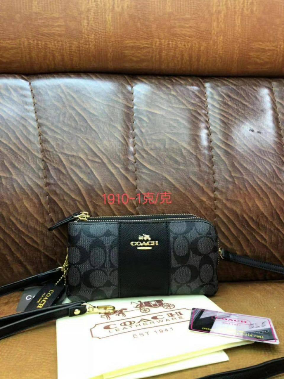 Coach
Small bag, double zipper
with 2 straps
55 dhs🇦🇪🇦🇪

Zain136
♥️♥️♥️