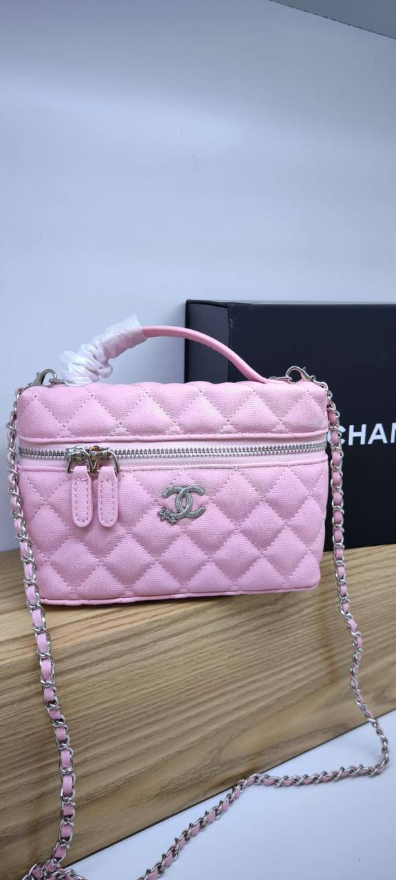 Chanel
100 dhs💓
with box

Zain203
♥️♥️♥️