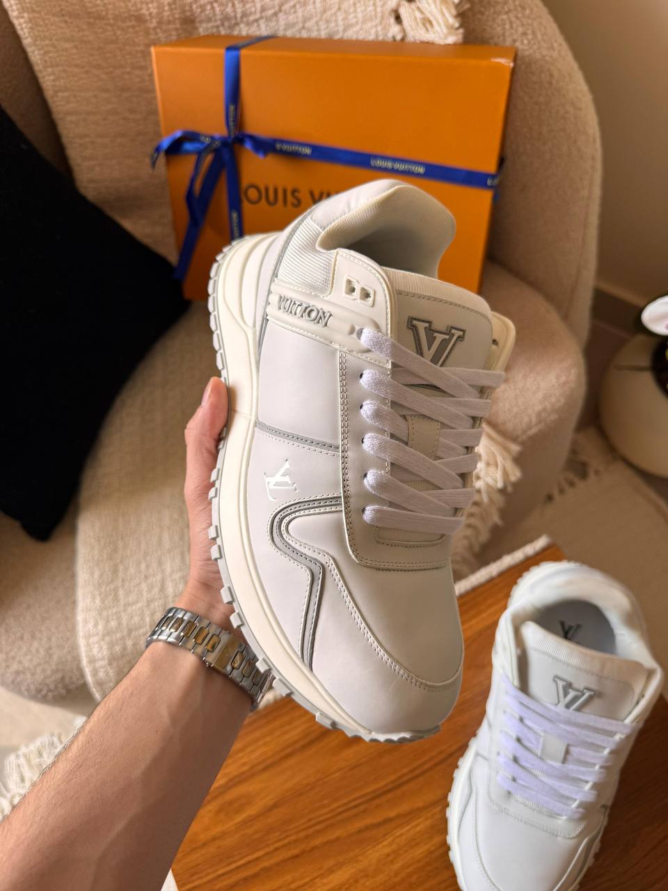 Run Away Maxi Sneaker
*AAA Quality*
*size:40 to 46*
600 dhs🪙💚

Zain185
♥️♥️♥️