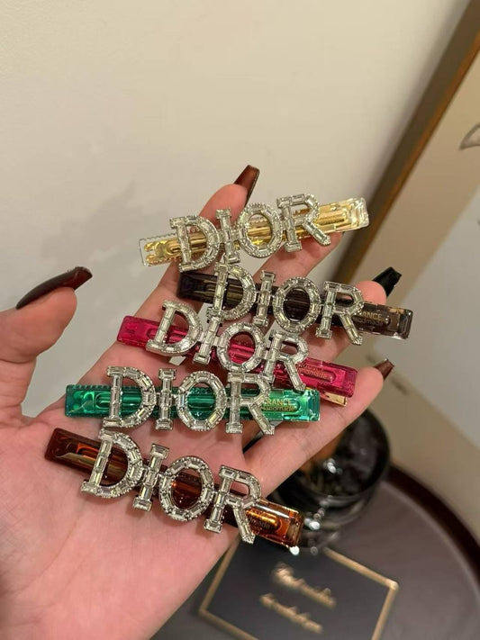 Dior hair clip ✨
Each 👍

*25* AED normal box 📦

Zain48
♥️♥️♥️