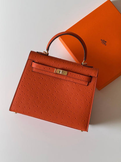 Hermes
 kelly ostrich 25cm💥Master quality ✅with box📦
410 dhs✅

Zain52
♥️♥️♥️