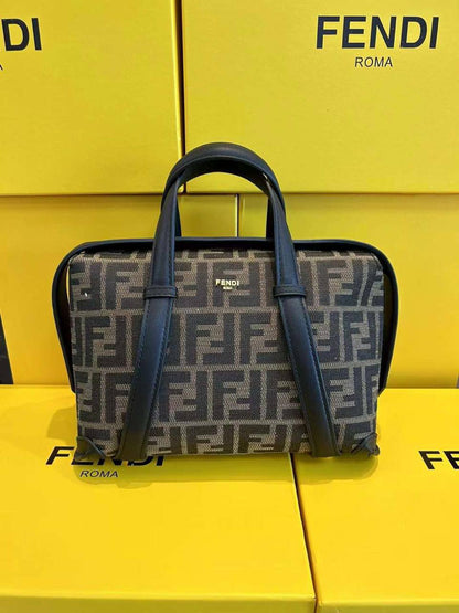 💐 Brand Boston
1️⃣ First  quality
Size : 27 * 25 cm
90 dhs🌺

Zain115
♥️♥️♥️