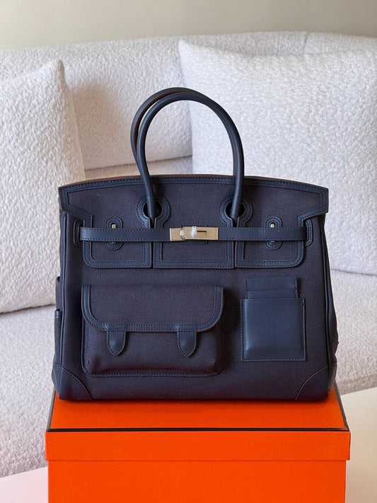 Hermes Birkin cargo 35cm💕master quality😍

with box❤️ 
🎁🎁🎁

1280 dhs🪙💚

Zain52
♥️♥️♥️