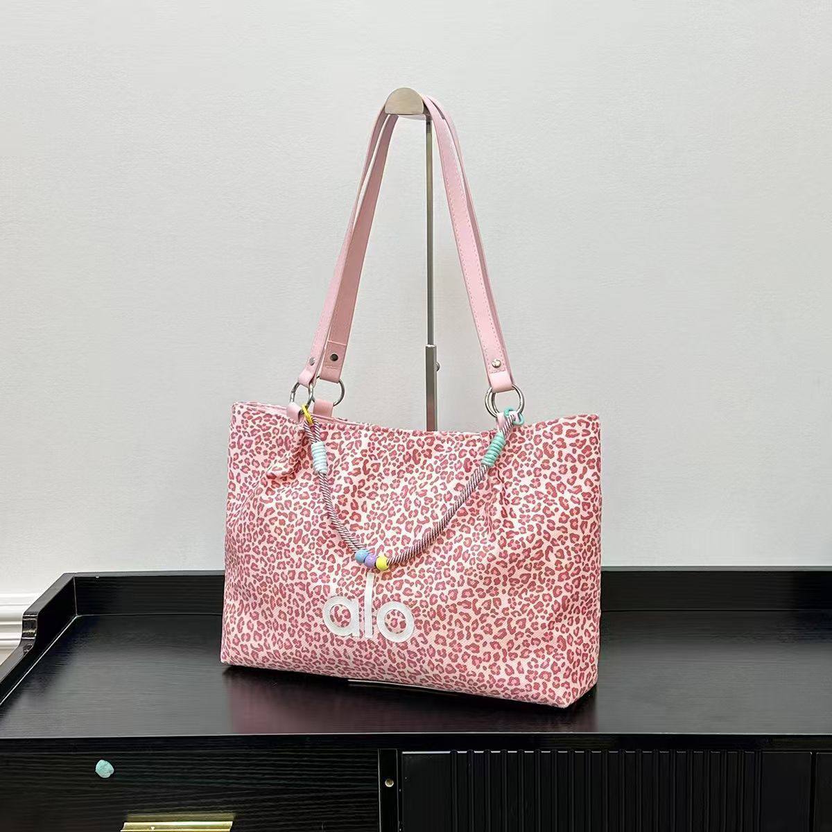 Alo new design  🌹🌹🌹

75 dhs🪙🌨️

Zain253
♥️♥️♥️