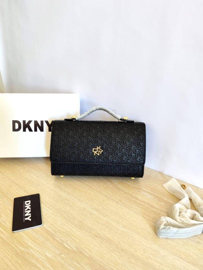 MK - YSL

95 dhs✅

with box
🎁🎁🎁

Zain26
♥️♥️♥️