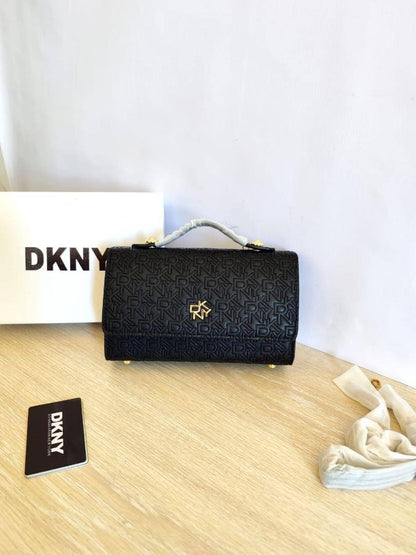 MK - YSL

95 dhs✅

with box
🎁🎁🎁

Zain26
♥️♥️♥️