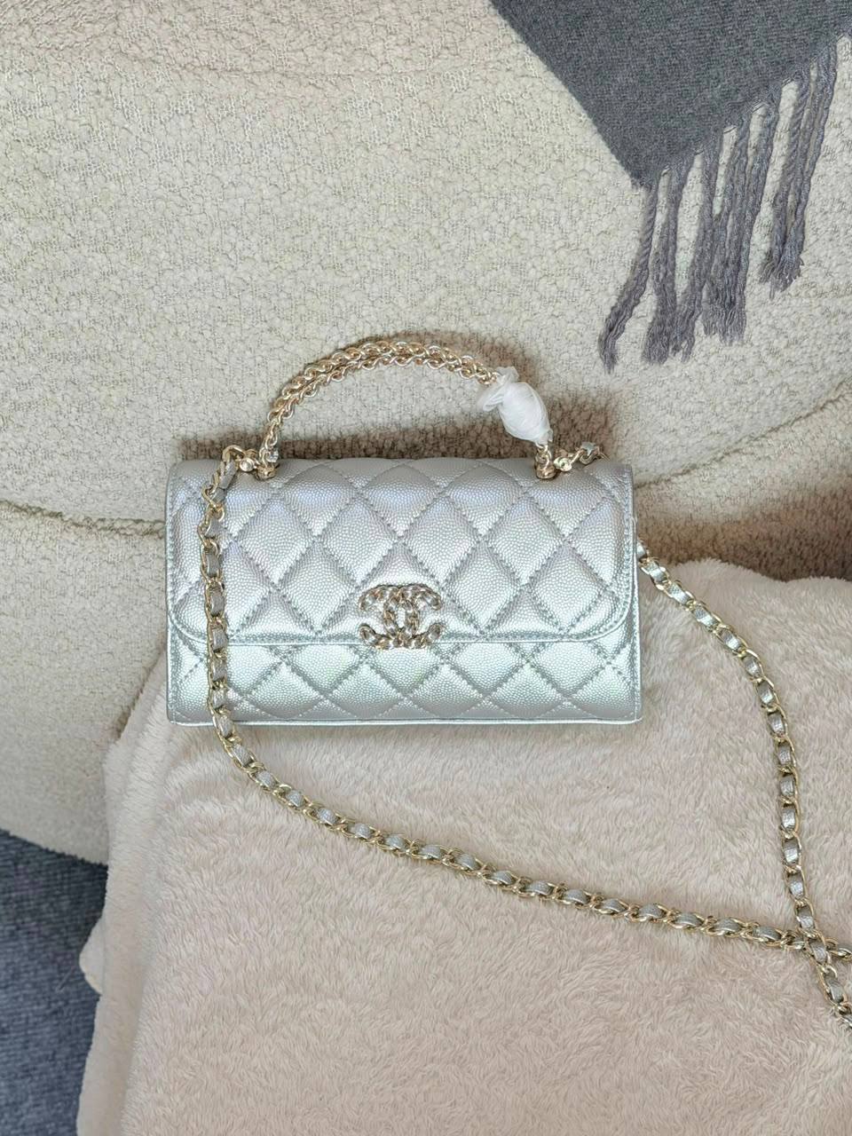 Chanel

Big:230 dhs🇦🇪🇦🇪
Small: 210 dhs🇦🇪🇦🇪

Zain134
♥️♥️♥️