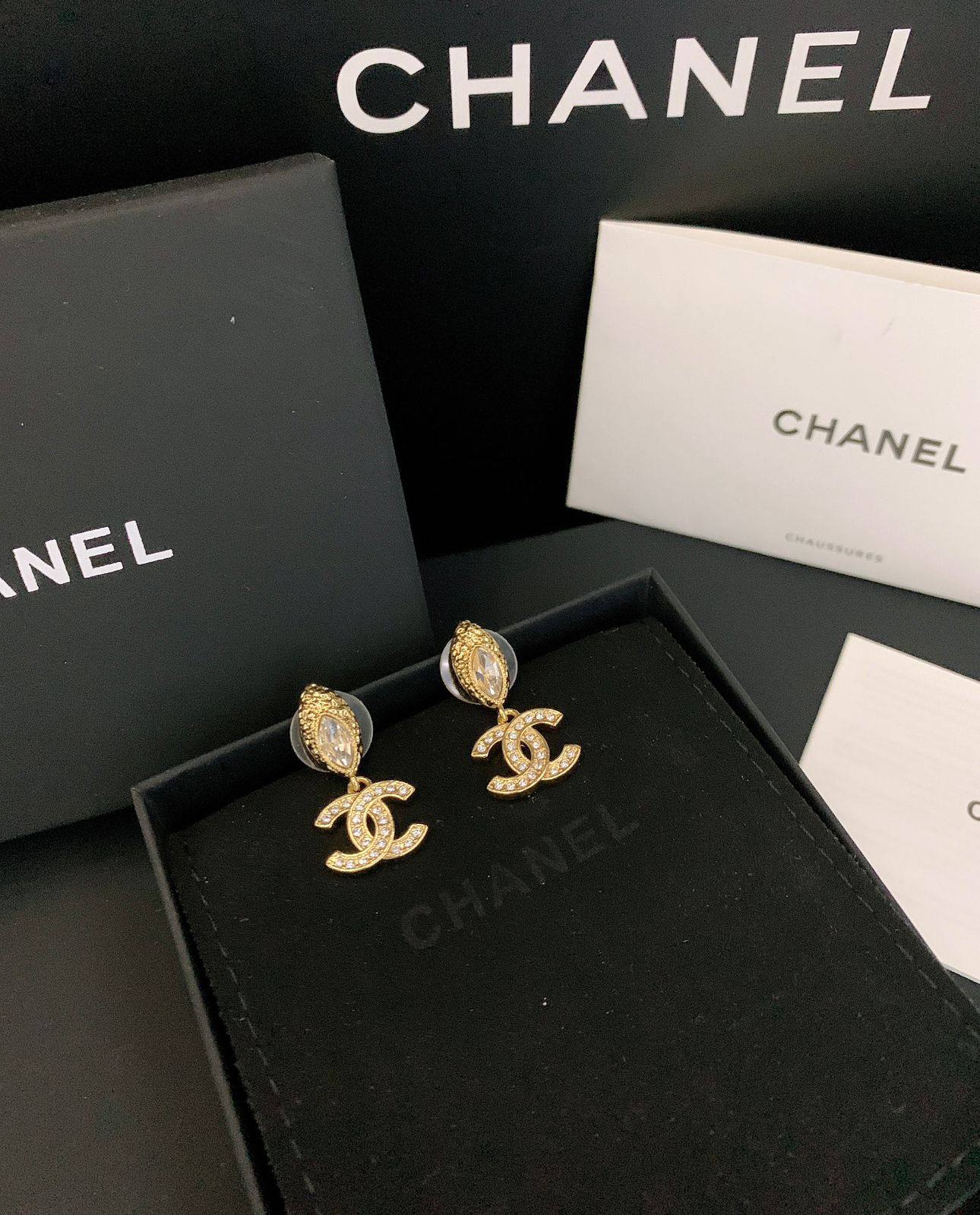 CHANEL
55 dhs❣️
         _With_
          *Box* 📦✅
🎁🎁🎁

Zain89
♥️♥️♥️