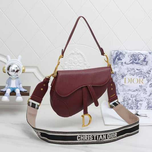 Dior
Best quality 

with box’s 
🎁🎁🎁

120 dhs🪙🖤
size 25cm

Zain158
♥️♥️♥️