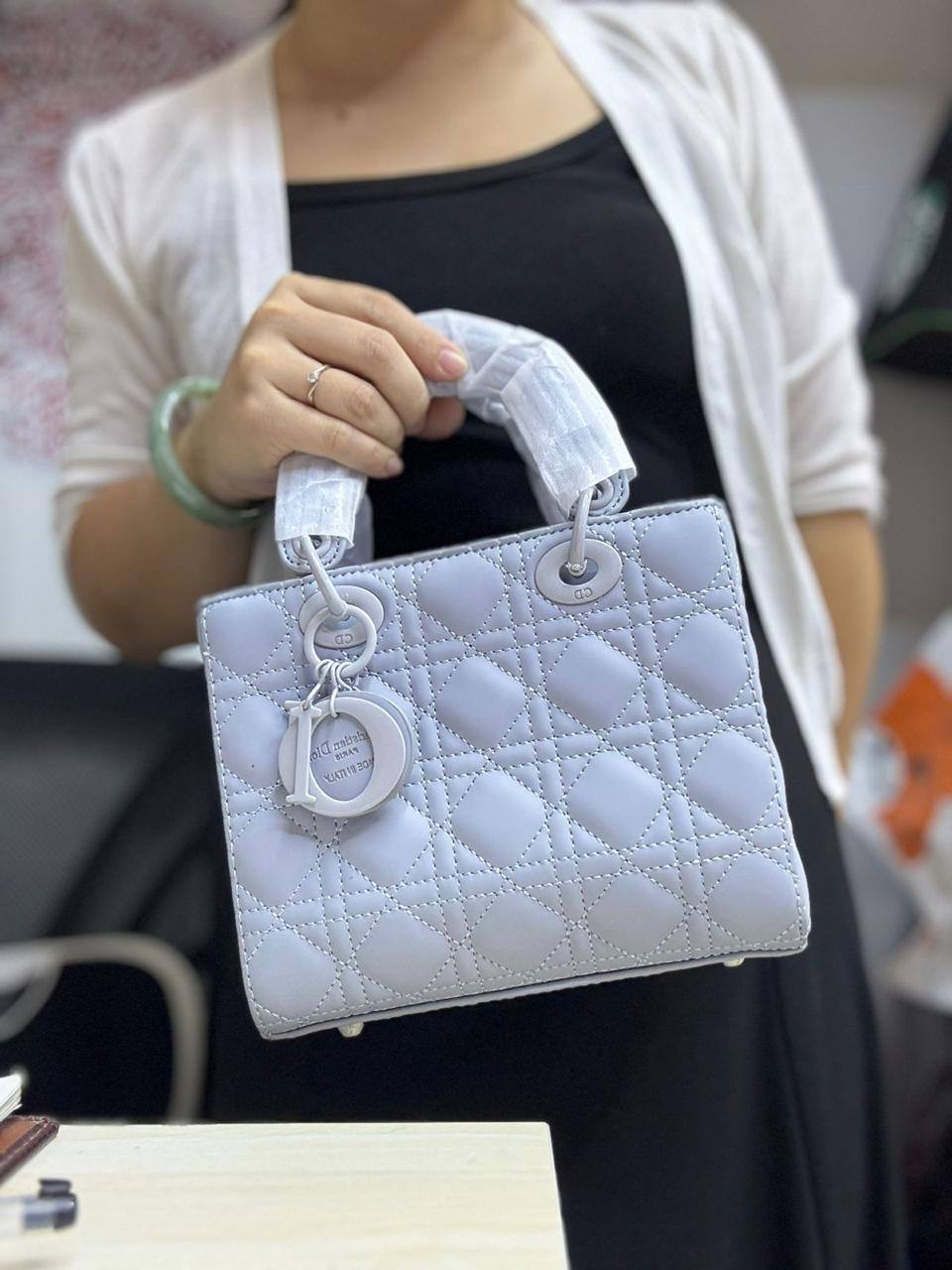 💎 Lady  Dior 
1️⃣ First Quality +🎁
Size: 20 * 17 cm
90 dhs✅
with Box🎁

Zain115
♥️♥️♥️