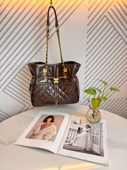 Chanel
good quality 
120 dhs✅

Zain200
♥️♥️♥️