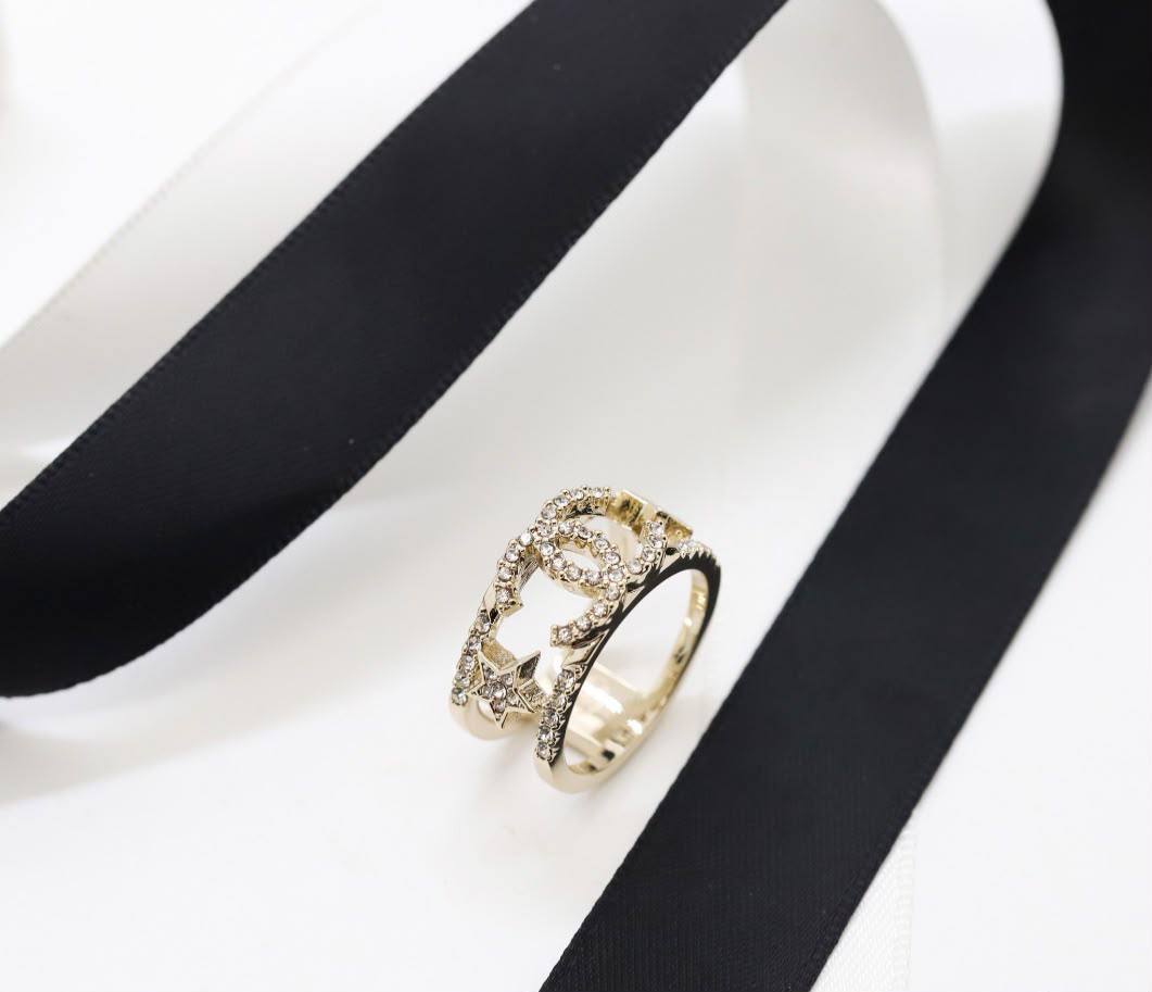 CHANEL 
Ring 💍 available size👇
6,7,8
Master quality 💯
With normal boxes 🗃️ 
45 dhs🇦🇪🇦🇪

With master box 📦 
70 dhs🇦🇪🇦🇪

Zain216
♥️♥️♥️