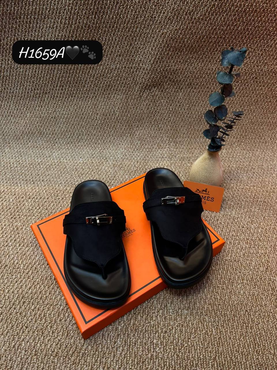Hermes
Empore sandals
Size 36 to 41

95 dhs💓

Zain236
♥️♥️♥️