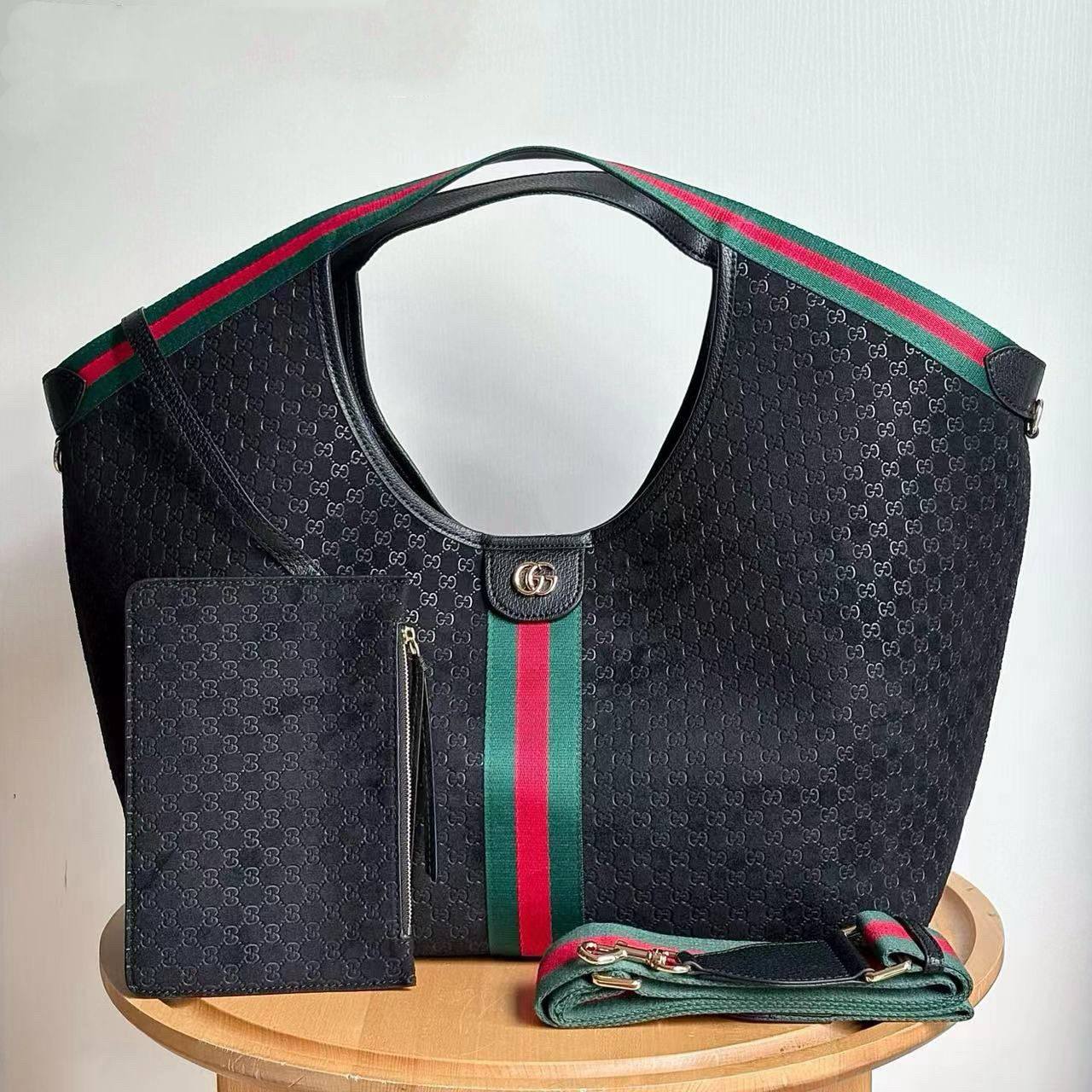 GUCCI  
NEW CAME MASTER QUALITY  
280 dhs💓

Zain39
♥️♥️♥️