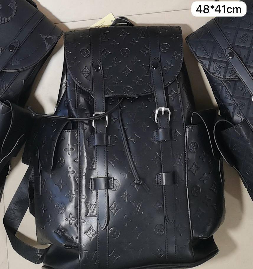 🎒 LV Christophet backpack 
 2️⃣ Second quality 
Size : 48 * 41 * 13 cm
80 dhs❤️

Zain115
♥️♥️♥️