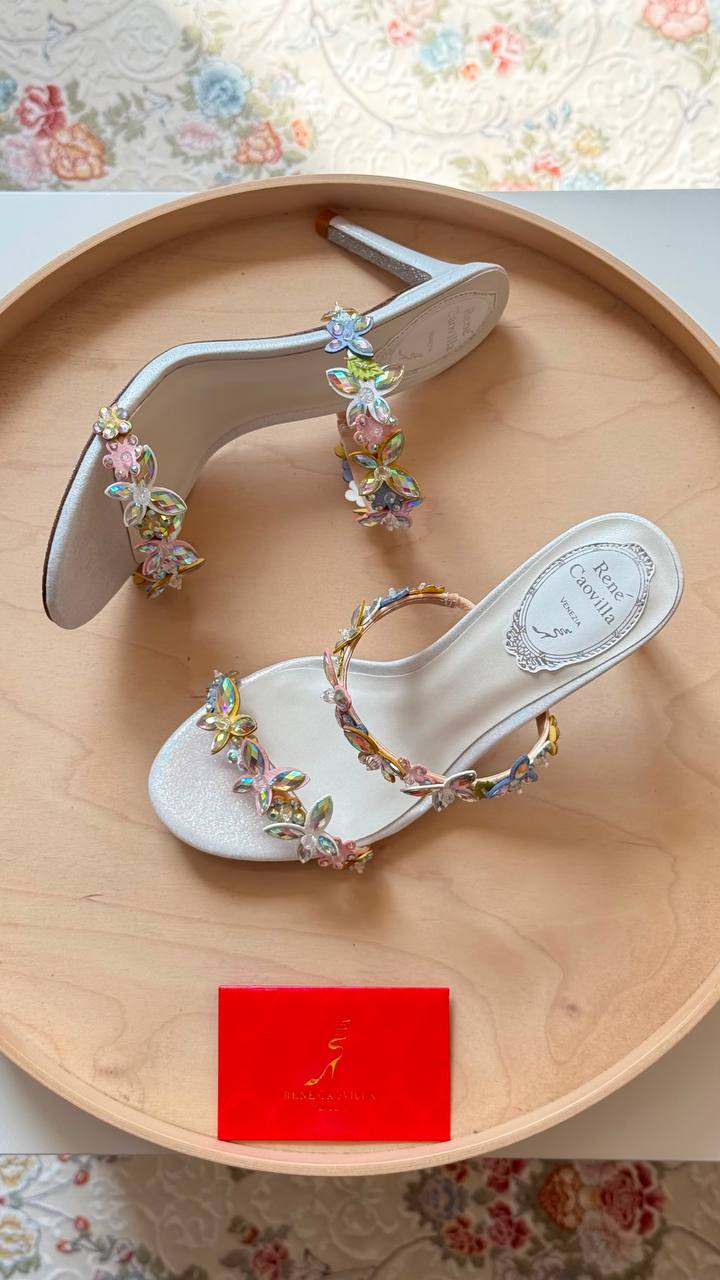 RENE CAOVILLA
Master quality 
Size: 36 to 41
450 dhs✅

Zain318
♥️♥️♥️