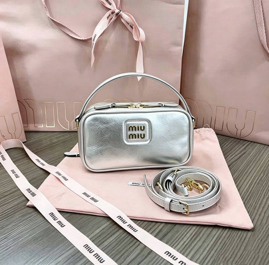 MIU MIU 

 GOOD QUALITY 

WITH BOX  🎁

90 dhs✅

Zain295
♥️♥️♥️