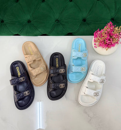 Chanel 
Vip quality 
Size:36 to 41 
450 dhs✅

Zain113
♥️♥️♥️