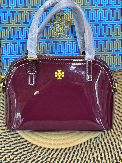 Tory Burch
Best quality 
with box’s 
🎁🎁🎁

95 dhs🪙🖤
size 19cm

Zain158
♥️♥️♥️