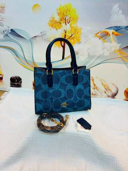 COACH

Best quality 

without box

100 dhs🇦🇪🇦🇪

size 25CM

Zain290
♥️♥️♥️