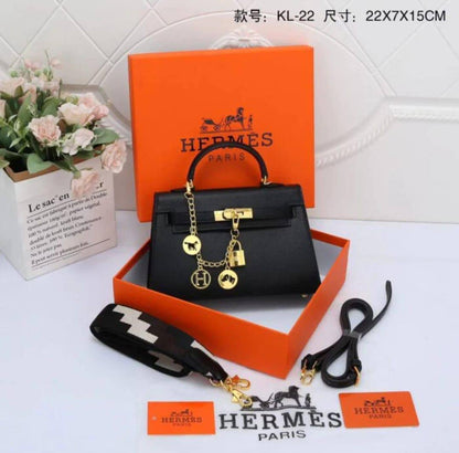 Hermes 
Good Quality 
Double Belt with chain 

With Box 🎁🎁🎁

95 dhs❣️

Zain250
♥️♥️♥️