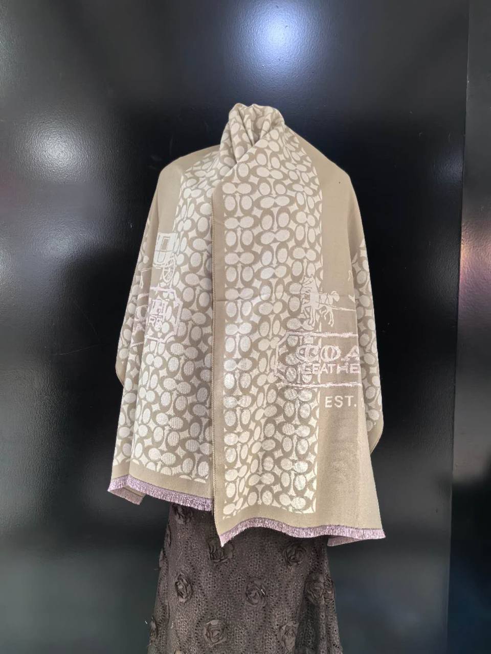 Scarf 

Good quality 

50 dhs🇦🇪🇦🇪🇦🇪

Zain295
♥️♥️♥️