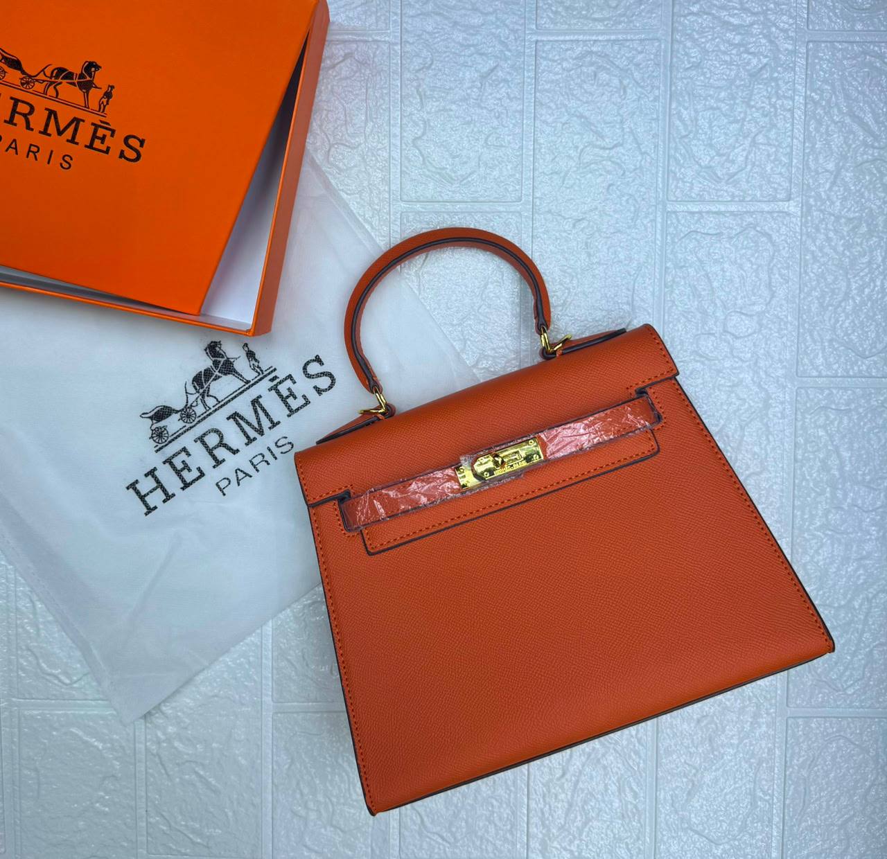Hermes
105 dhs✅
Good  quality
Size:25cm

Zain74
♥️♥️♥️