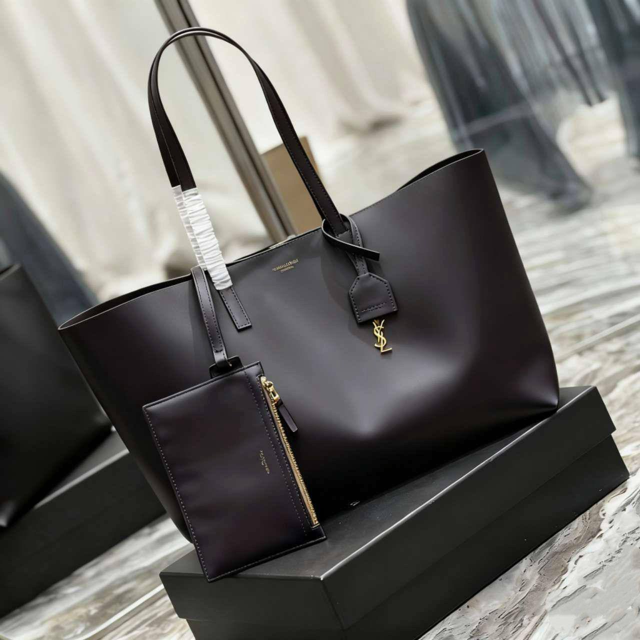 YSL 
COPY ONE NEW CAME 
260 dhs🪙
leather 

Zain39
♥️♥️♥️