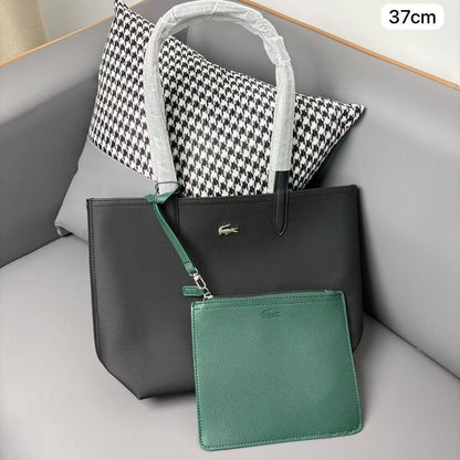 🐊 LACOSTE 2 Face
1⃣️First quality 
Medium Size: 37 * 24.5 cm
75 dhs✅

Zain115
♥️♥️