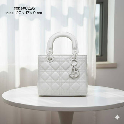 CHRISTIAN LADY DIOR
ᴍᴀᴛᴛᴇ ʟᴇᴀᴛʜᴇʀ ᴍᴀᴛᴇʀɪᴀʟ
ᴡɪᴛʜ ʟᴏɴɢ ʙᴇʟᴛ sᴛʀᴀᴘ
sɪᴢᴇ : 20 cm

75 dhs🪙🌨️

Zain31
♥️♥️♥️
