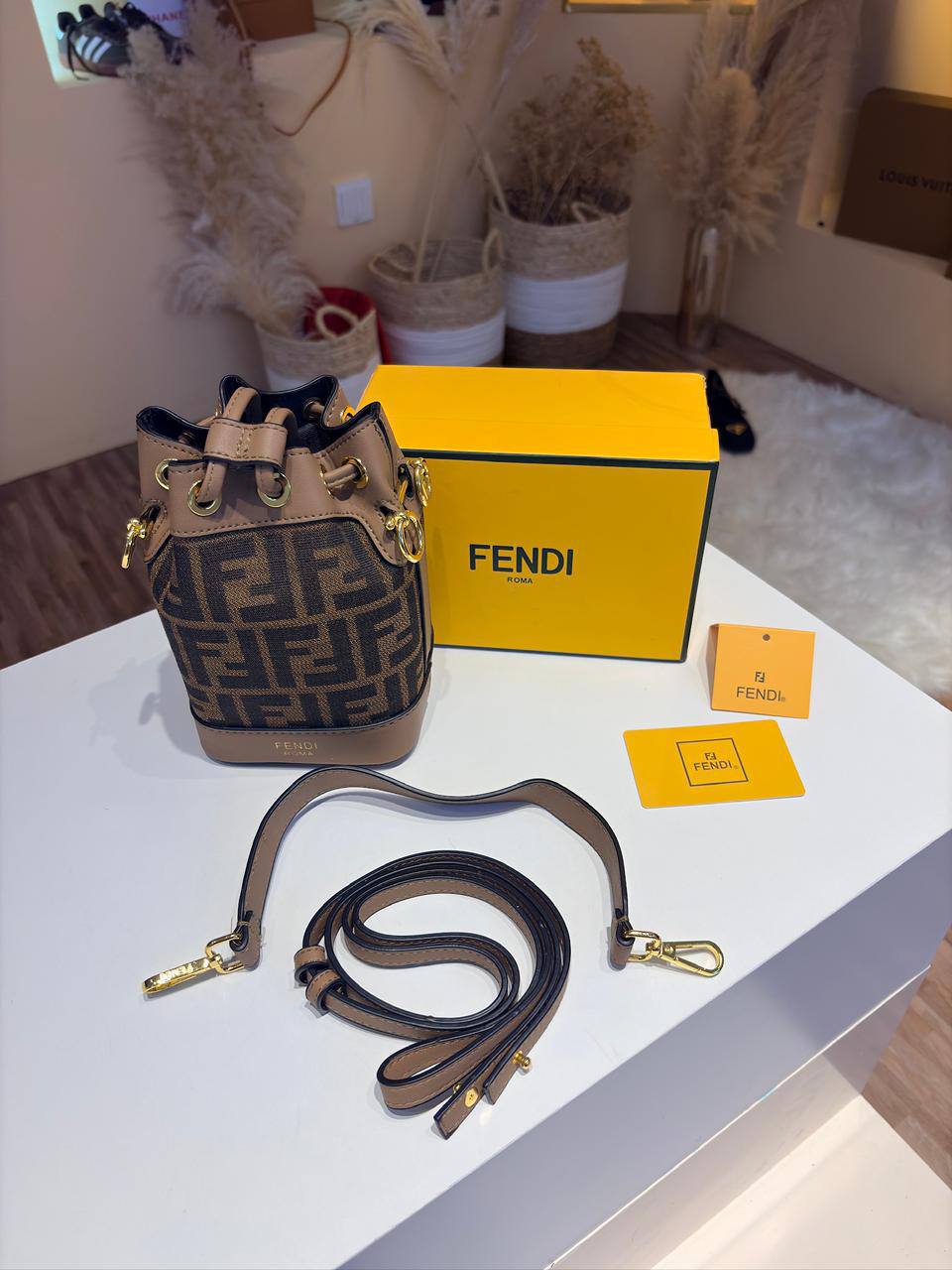 Fendi
95 dhs💛
with box

Zain04
♥️♥️♥️
Zc