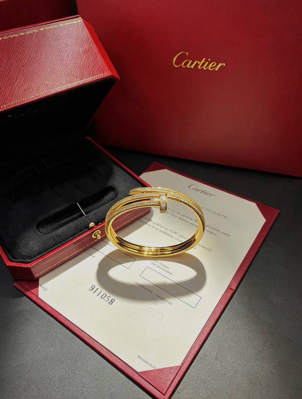 CARTIER BANGLE

MASTER💫✨

160 DHS 🇦🇪

WITH SMALL BOX AND PAPER BAG🛍️🎁

Zain89
♥️♥️♥️